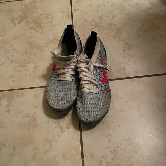 Nike running shoe - Picture 3 of 3